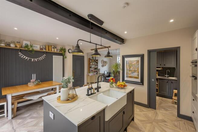 Kitchen/Diner & Family Room