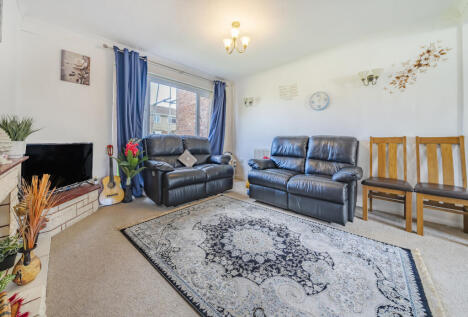 Curlew Road, Abbeydale, Gloucester, Gloucestershire, GL4