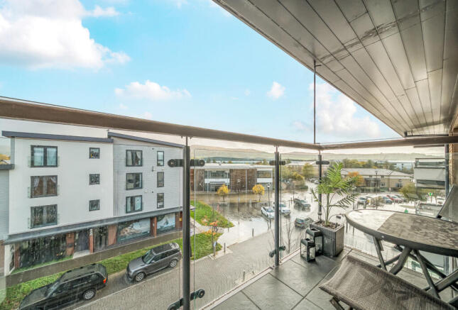 1371433-7-68fb981...