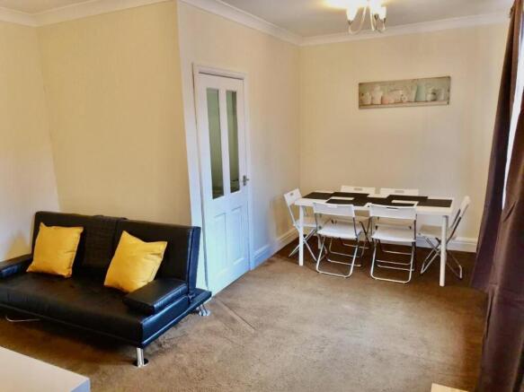 LOUNGE/DINING