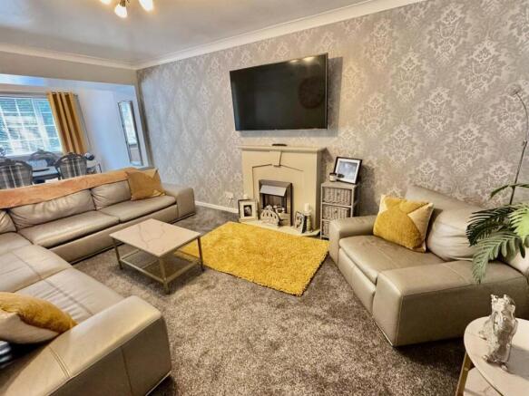LOUNGE/DINER