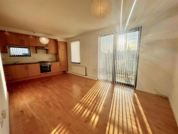 LOUNGE/KITCHEN