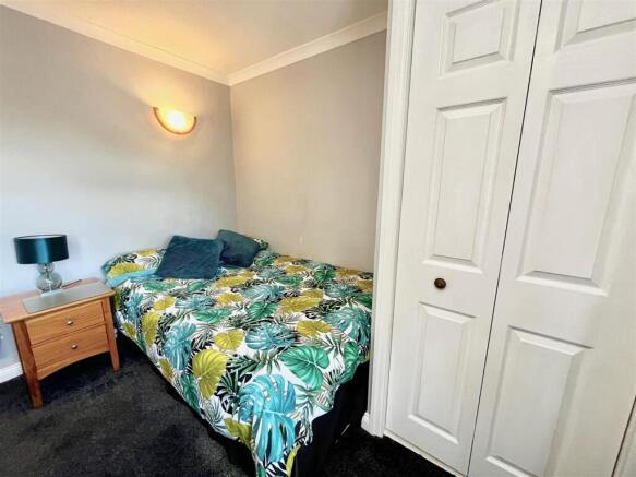 LOUNGE/BEDROOM