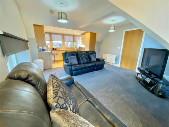 LOUNGE/KITCHEN/DINER