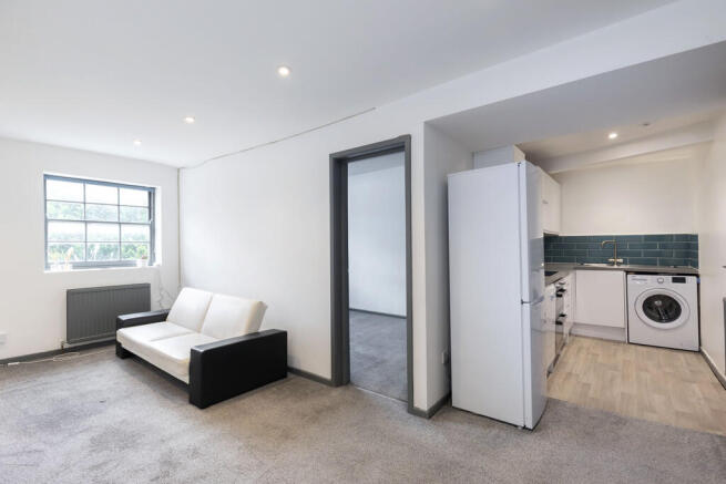 Flat 3, 111b West...