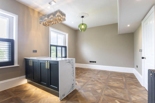 Apt 16, St Annes-...