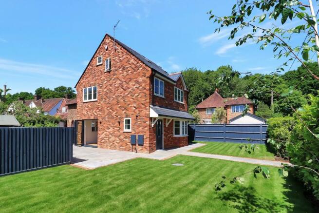 4 bedroom detached house for sale in Lexham Garden, Amersham, HP6, HP6