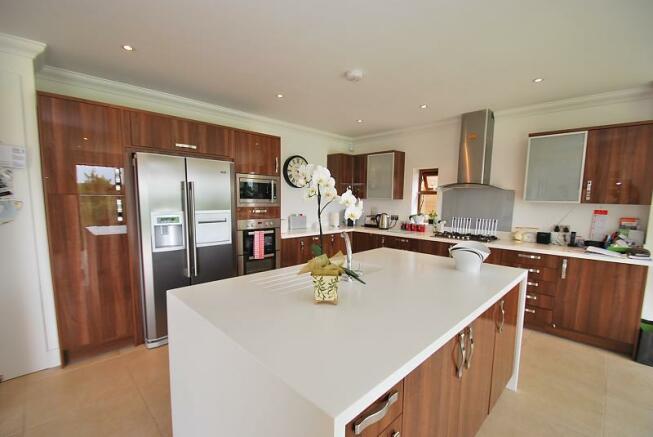 6 bedroom detached house for sale in Holtspur Top Lane, Beaconsfield ...