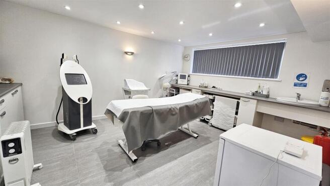 Commercial premises (Office room)