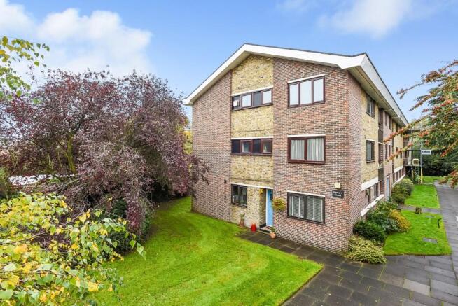 Greenacres, London, SE9, SE95AY | Property for sale reviews, ratings, track prices, house valuation of 1 bedroom ground floor flat for sale in Greenacres, London, SE9 Greenacres, London, SE9 | Compare property for sale reviews & ratings, track property prices of 1 bedroom ground floor flat for sale in Greenacres, London, SE9