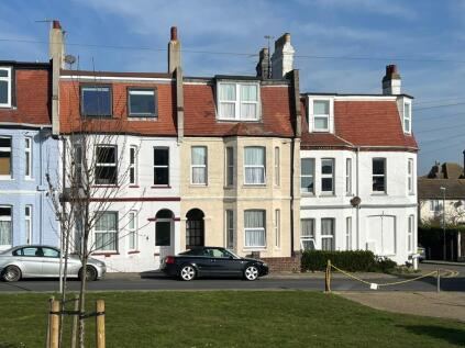 New Pier Street, Walton on the Naze, CO14