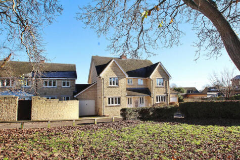 Walnut Close, Witney, OX28