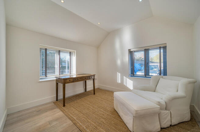 1384316-15-692059...