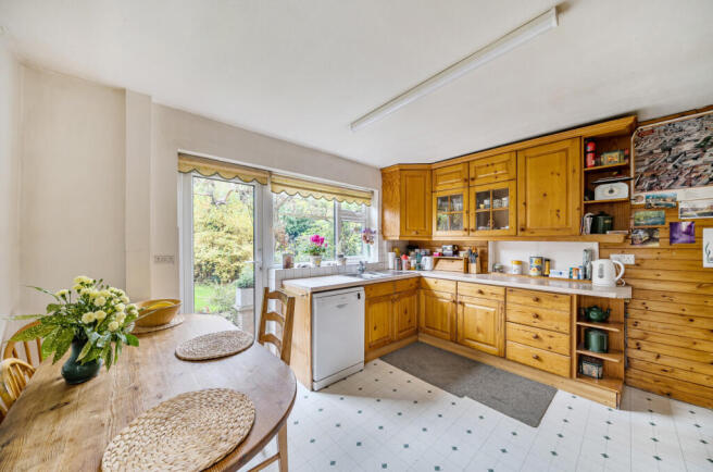 1369346-7-68f0e15...