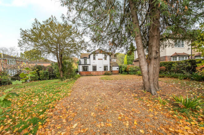 1371204-2-68f7873...