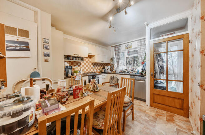 1404351-8-6981d92...