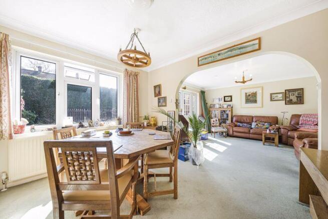 Dining/Lounge Area
