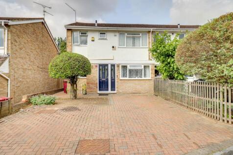 Quantock Avenue, Caversham Park Village, Reading