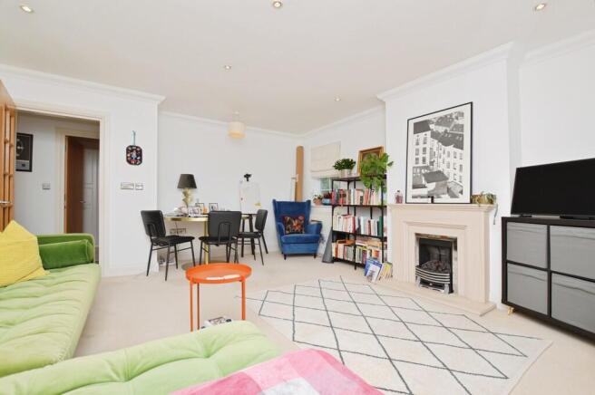 4db0e3c9-Lounge 2...