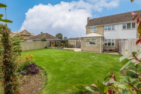 Sellwood Drive, Carterton, Oxfordshire, OX18