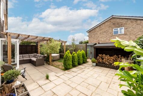 Chandler Close, Bampton, Oxfordshire, OX18