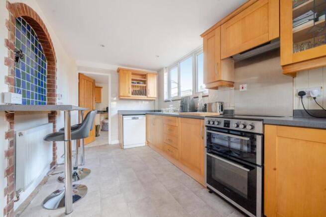 1348983-6-68b95a42c9fee