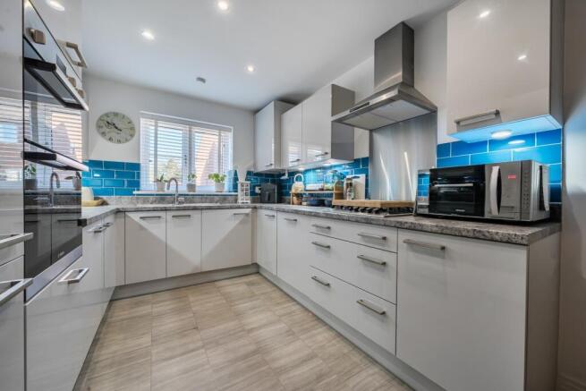 1382029-9-691b0506c03e8