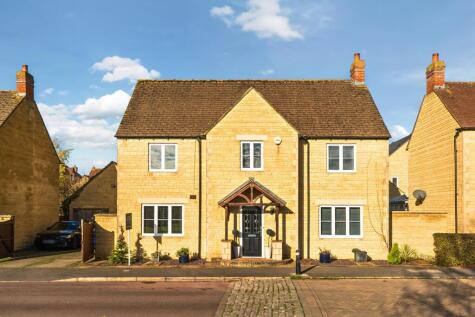 Trefoil Way, Carterton, Oxfordshire, OX18