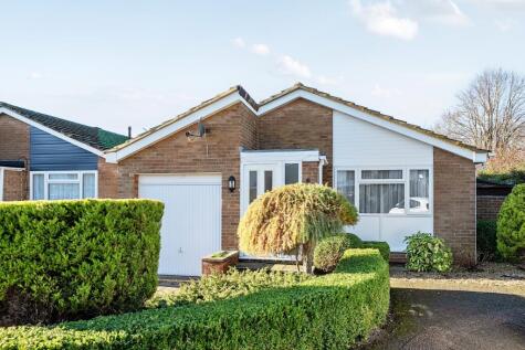 Edgeworth Drive, Carterton, Oxfordshire, OX18