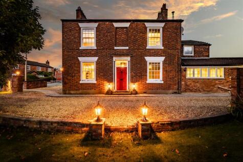 A spectacular opportunity to own a Georgian Grade II listed detached property in the heart of the village