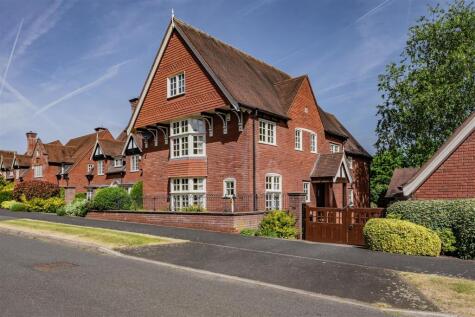 Detached four bedroom property adjoining the fairways of Vale Royal Golf Club
