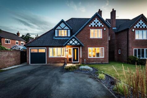 Immaculate detached property tucked away in the heart of Kingsmead