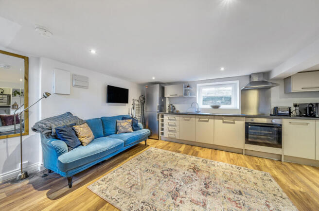 1358142-11-68d172...