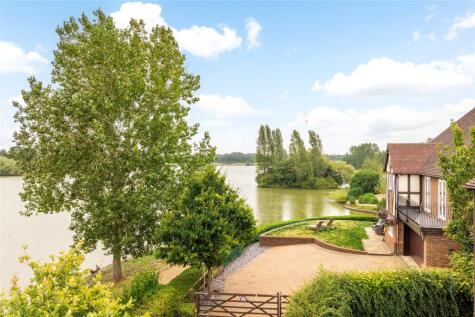 Luxborough Grove, Furzton, Milton Keynes, Buckinghamshire, MK4