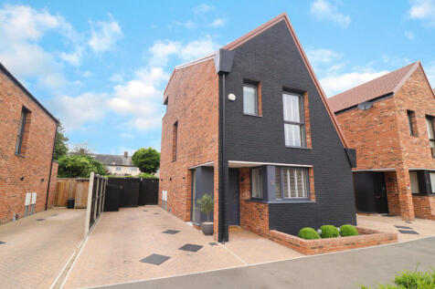 Cheshire Walk, Basildon, Essex, SS14