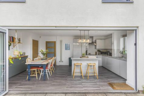 Chantenay Close, Bicester, OX27