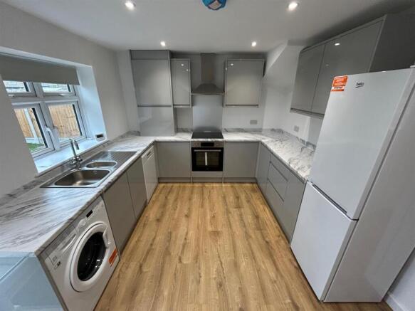 kitchen 2.jpg