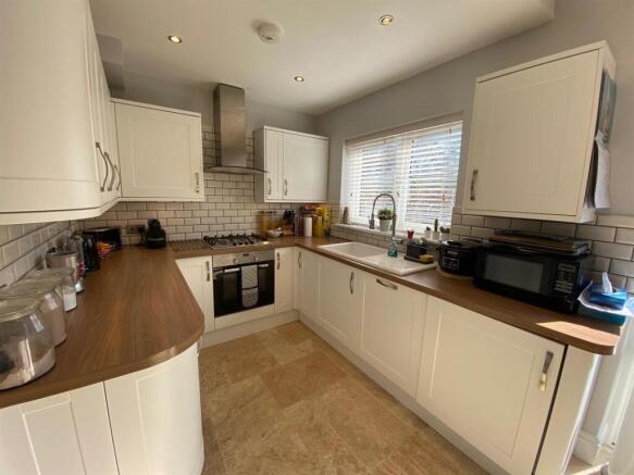 kitchen 2.jpg
