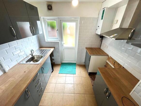 Kitchen 1.jpg