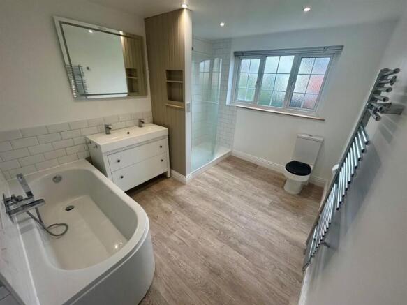 bathroom 2.jpg