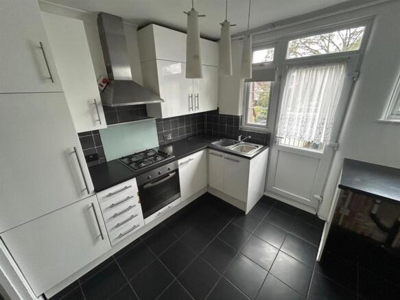 kitchen 2.jpg
