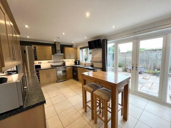 KITCHEN /BREAKFAST ROOM