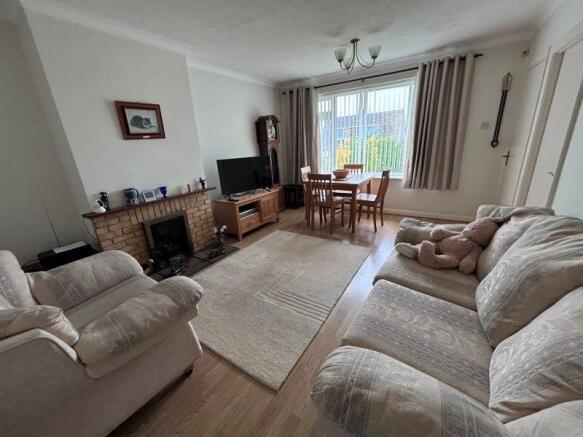 lounge/dining room