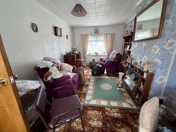 lounge/dining room