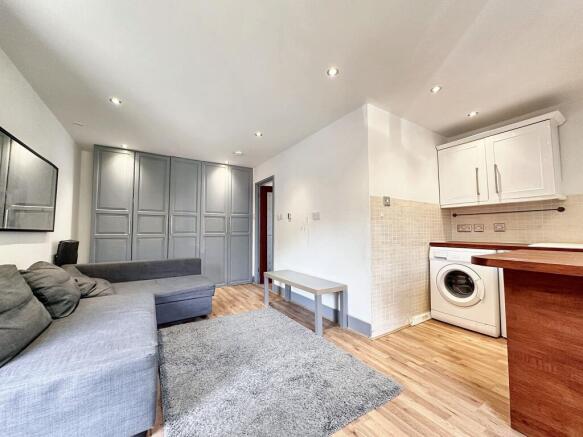 Kitchen/Studio Room