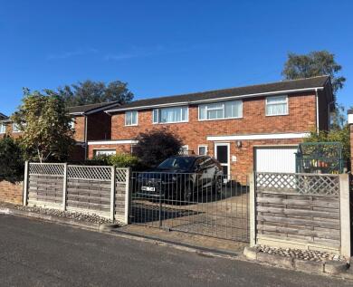 Mowbray Crescent, Stotfold, Hitchin, SG5