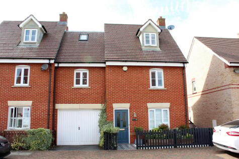 Comfrey Road, Stotfold, Hitchin, SG5