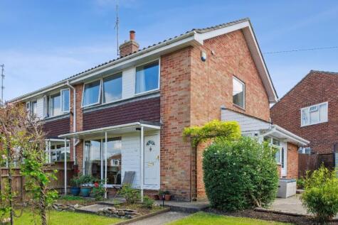 Newbury Street, Lambourn, Berkshire, RG17 8PG.