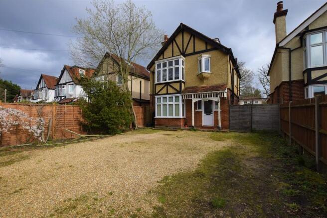 3 Bedroom Detached House For Sale In Farnborough Road Farnborough Gu14