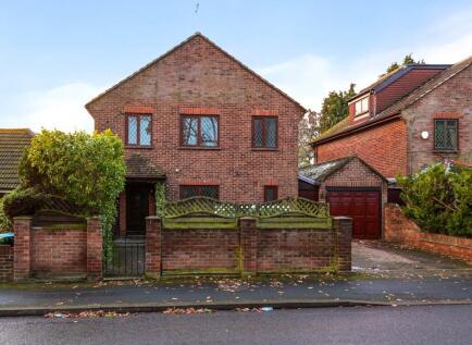 Station Road, Farnborough, GU14